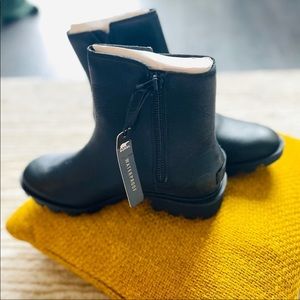 New waterproof Sorel boots with tags!